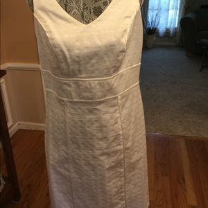 NWOT WHITE FLATTERING SUMMER DRESS